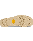 Battistrada Vibram color crema delle Clarks Originals Walla Orkhon nere, con scolpitura a zigzag