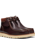 Clarks Originals Walla Orkhon bordeaux in pelle, vista a tre quarti con cuciture a contrasto