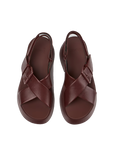 Sandali Camper Tasha K201860-002 in pelle burgundy con fasce incrociate e maxi fibbia tono su tono.