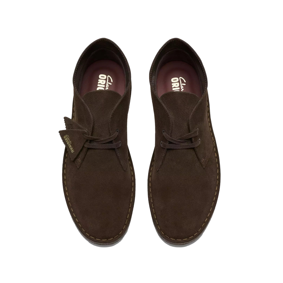 Clarks Desert Boot in suede marrone scuro, vista dall'alto con lacci e punta arrotondata
