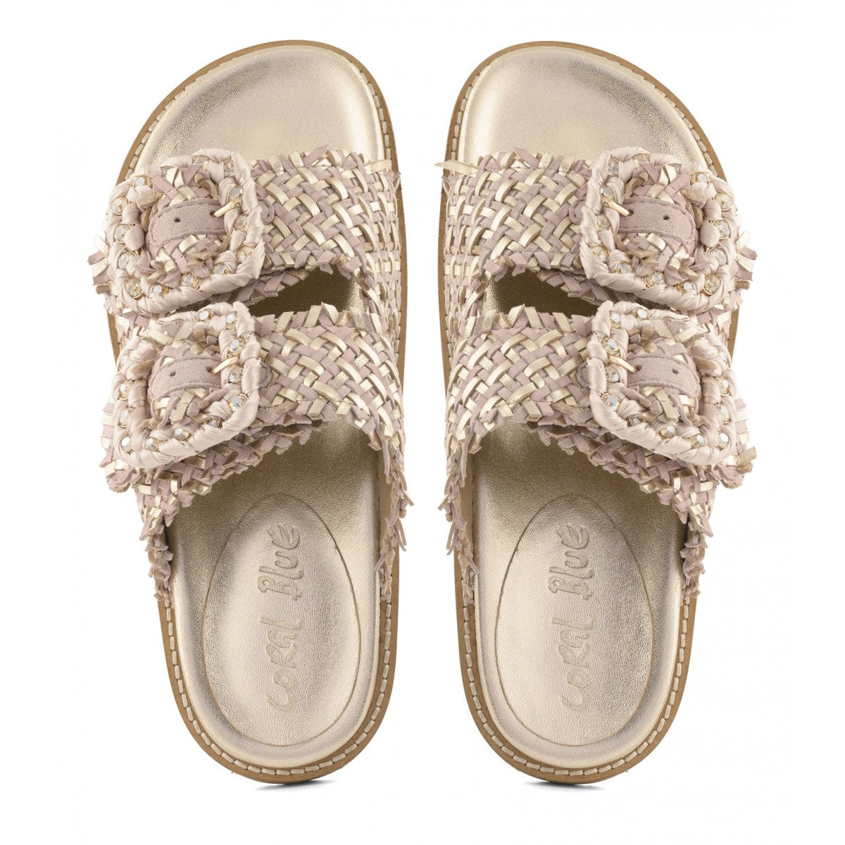 Vista dall'alto sandali stile Birkenstock Coral Blue in pelle intrecciata oro e cipria con doppia fascia regolabile e fibbie gioiello