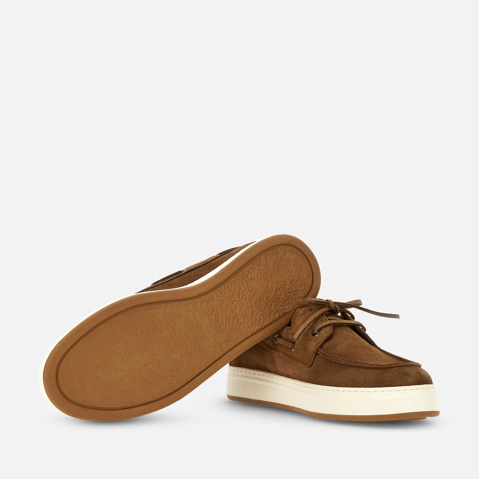 Coppia di Sneakers Hogan H668 Barca uomo Made in Italy in pelle scamosciata color cuoio.