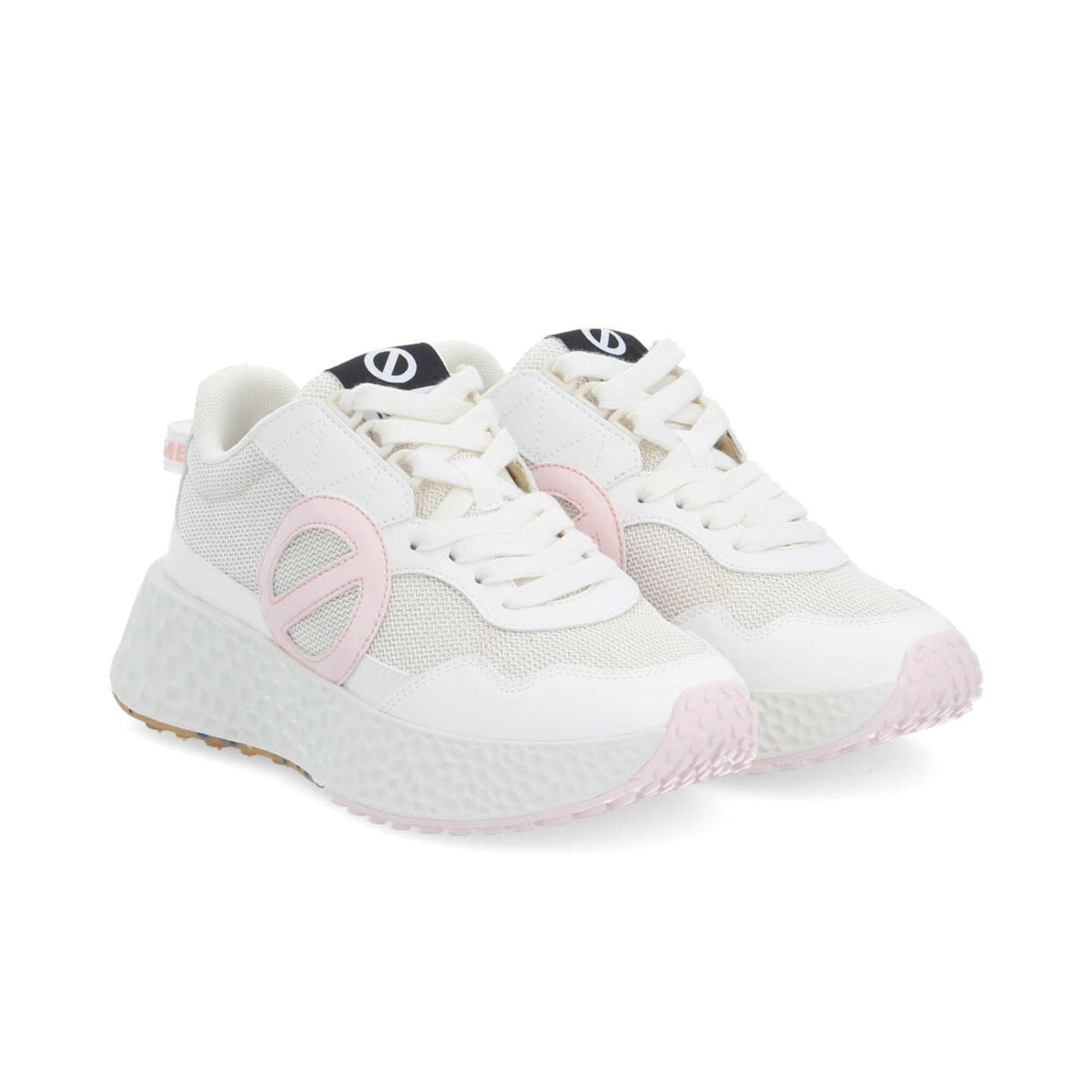 dettaglio sneakers no name uv logo laterale rosa
